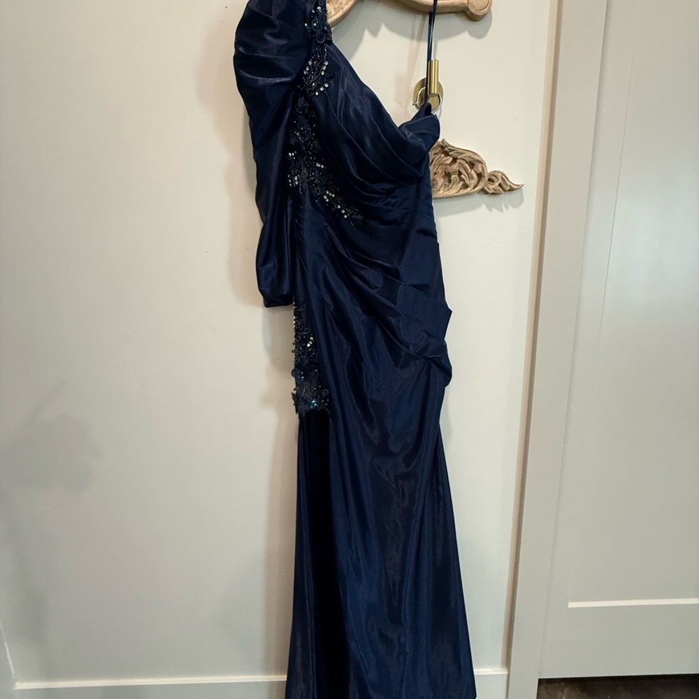 Chic Midnight Blue One-Shoulder Dress